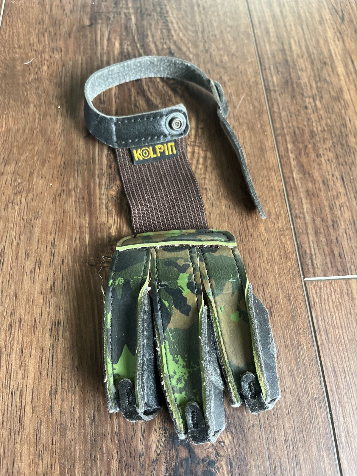 Vintage Kolpin Leather Archery Finger Tabs Camo