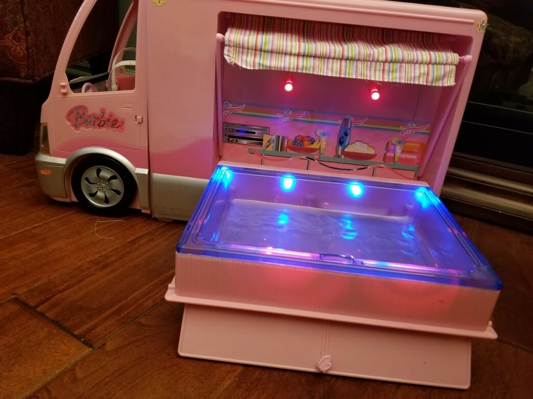 BARBIE HOT TUB PARTY BUS Pink Motor Home RV Camper 2006 Mattel Lights