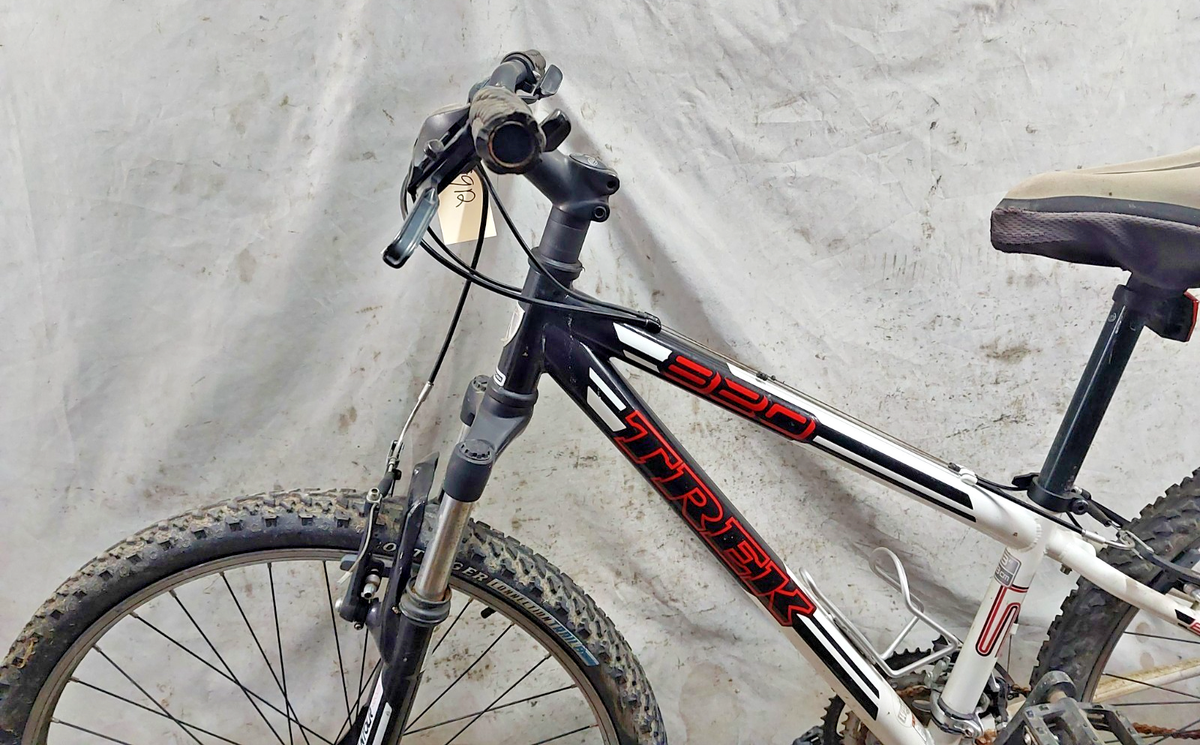 2010 Trek 820 MTB Bike 13
