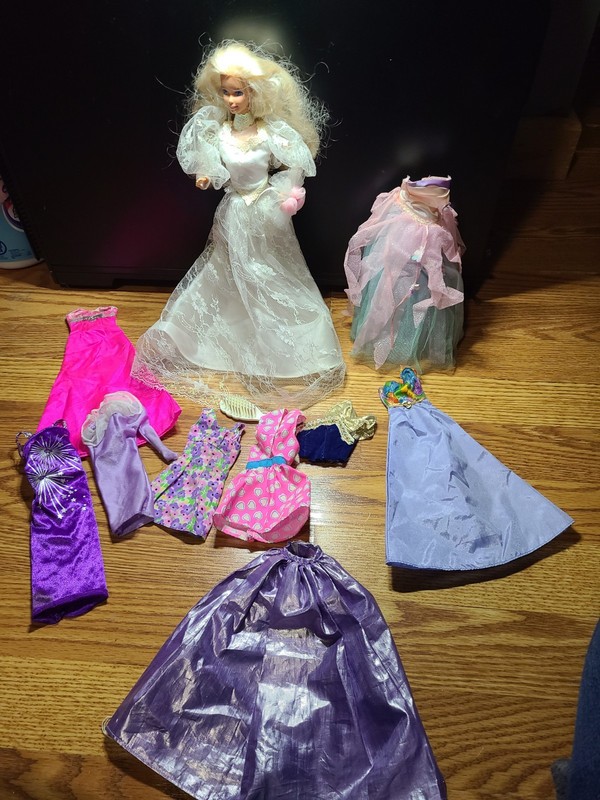 1980s Bride Barbie With Extra Clothes