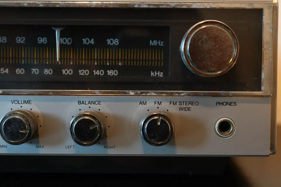 Vintage 1984 Realistic Chronomatic 225 AM FM Clock Stereo Radio Shack 12-1532O - Image 3 of 4