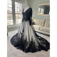 Black Gothic Lace A-Line Wedding Dresses Tulle Long Sleeves V-Neck Bridal Gowns