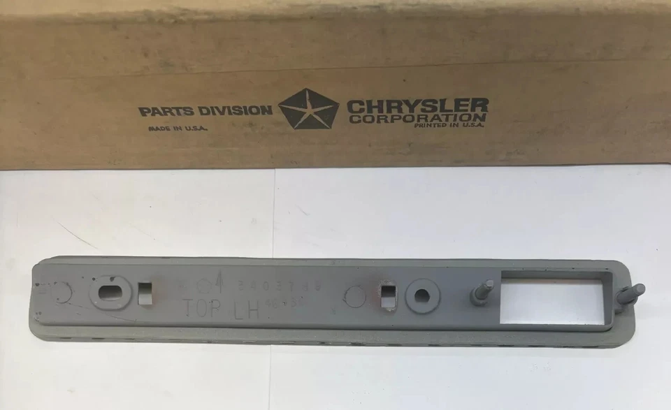 Bisel de lámpara marcadora trasera izquierda del lado del conductor Plymouth Fury 1970-1971 3479385 NOS. Foto 4 de 4