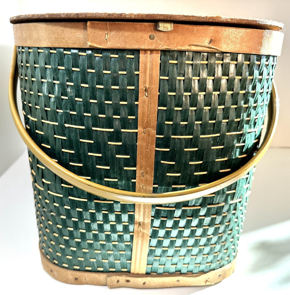 Hawkeye by Burlington Picnic Basket Company Green & Tan