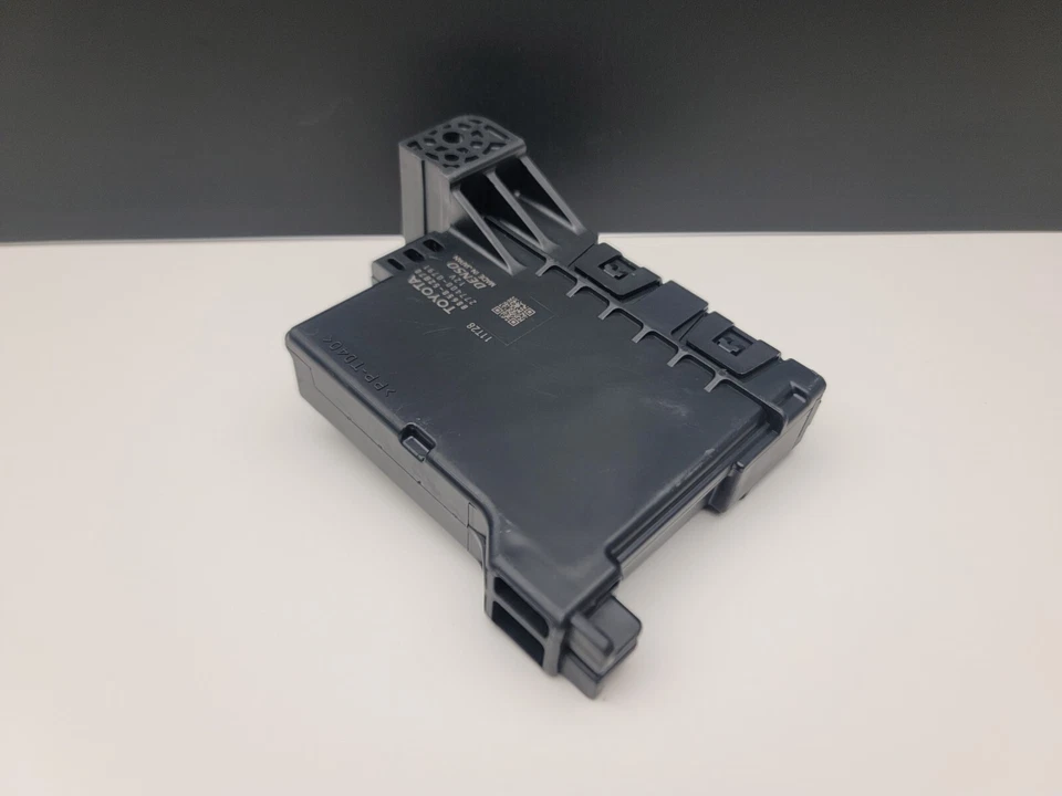 2015-2017 Toyota Prius C Air Conditioner Amplifier Control Module 88650-52B70 - Image 2 of 4