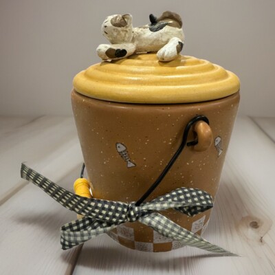 Stoneware Dog/Cat Treat Container with Handle/Sealing Lid - World Of China