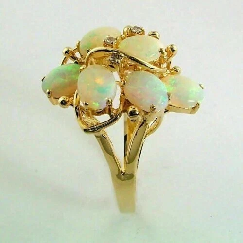 Anillo de compromiso con racimo de ópalo de fuego natural corte ovalado de 3,75 quilates enchapado en oro amarillo de 14 k Foto 4 de 4