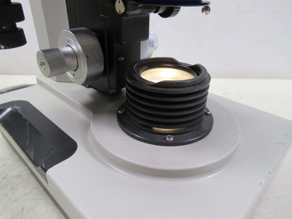 Microscopio biológico binocular Bausch & Lomb 31-74-24 para uso en laboratorio Foto 3 de 4