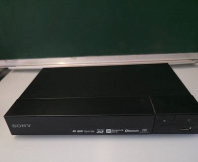   Sony BDP-S6700 Blu-ray/DVD Player (4K Upscaling / 3D / WLAN)