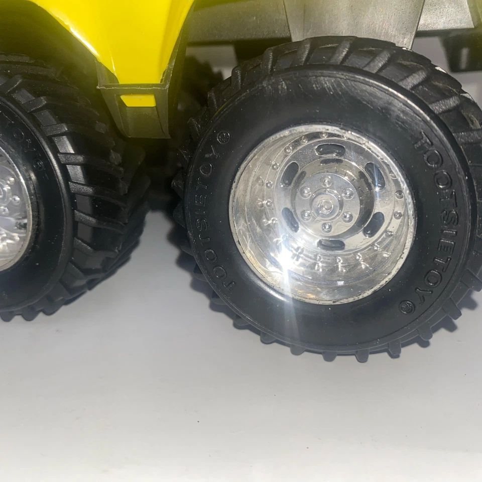 VINTAGE MONSTER VAN 6x6x6 Tootsietoy Yellow Black Big 1:18 Scale 6 Wheeler USA - Image 3 of 4