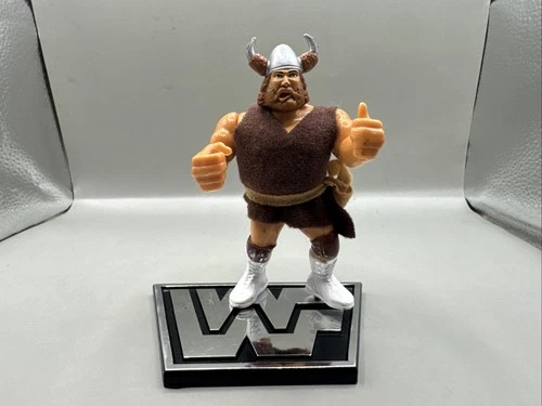 wwf THE BERZERKER W/ROBE SERIES 6 wrestling HASBRO figure BLUE CARD