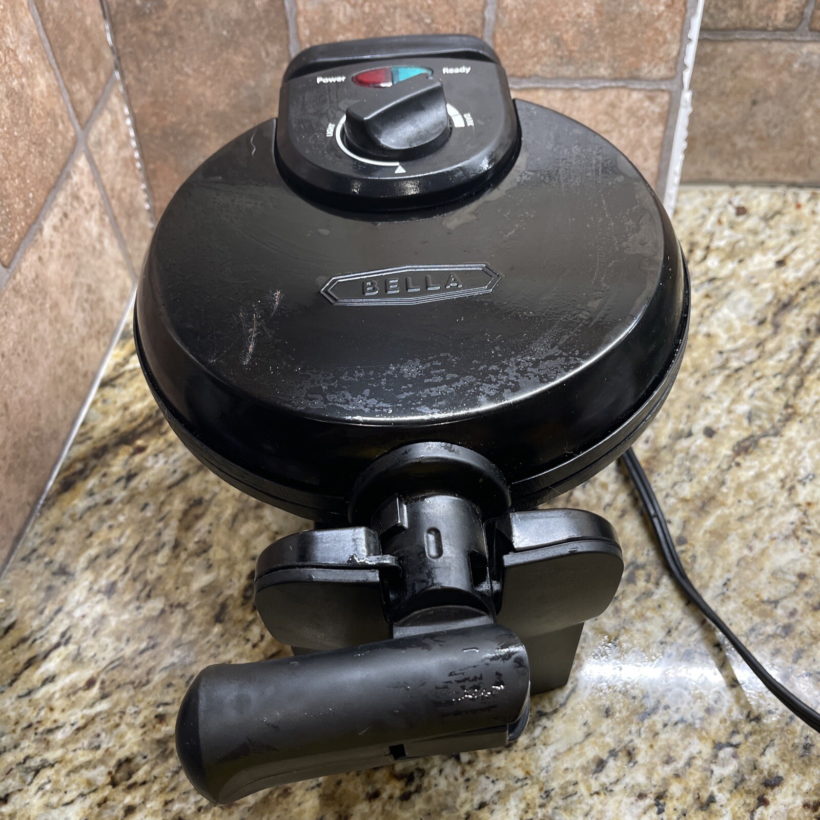 bella kitchen waffle iron