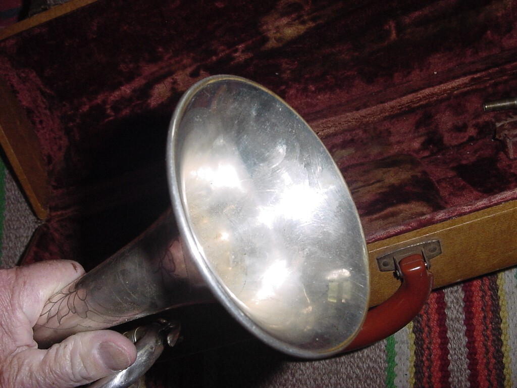 VINTAGE ALLIANCE TRUMPET SILVER ORIGINAL CASE AND MOUTHPIECE