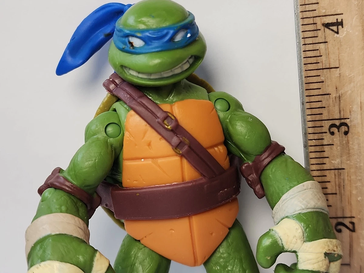 TMNT TEENAGE MUTANT NINJA TURTLES LEONARDO POSEABLE ACTION FIGURE 2012  HEIGHT 4.