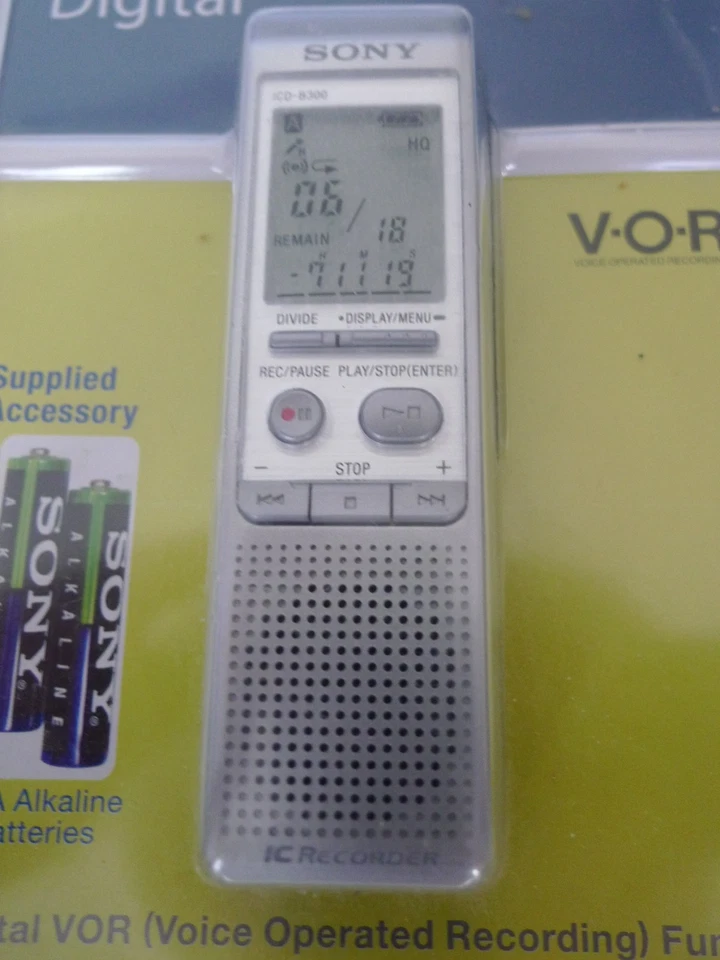 Brand NEW Sony ICD-B300 Digital Voice Recorder 64MB 37 hours recording time NIB - Image 4 of 4
