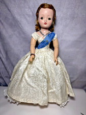 Beautiful Vintage 1957 19" Madame Alexander Cissy Queen in Tagged Gown E-39