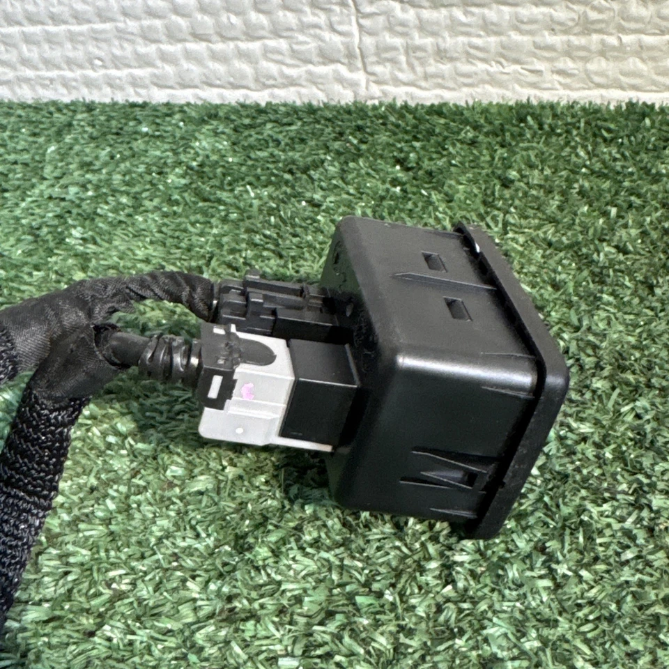 15-22 Ram ProMaster City Aux-In Audio USB Media Hub Socet Q Foto 4 de 4