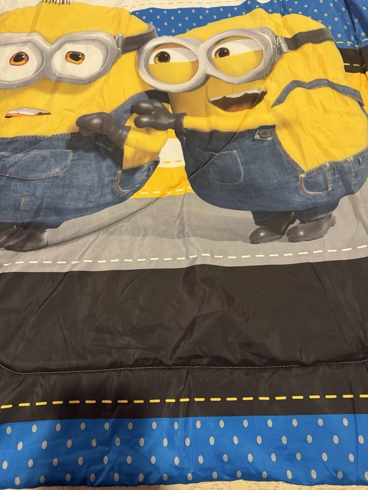 Супермягкое двустороннее одеяло-близнец Despicable Me Minions 67 дюймов x 86 дюймов - Изображение 4 из 4