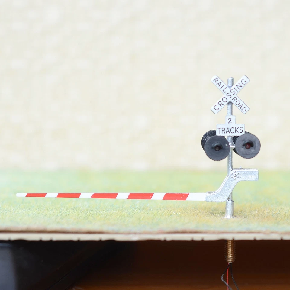 2 x HO scale railroad grade crossing signal arm gate stop lever barrier #S42 - Image 2 of 4