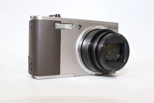 Ricoh R8 Compact Digital Camera Silver 10MP Zoom Camera w/ Battery & Case