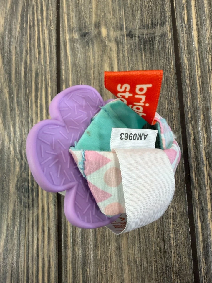 Juguete suave para bebé unicornio con etiquetas por Bright Starts Foto 2 de 3