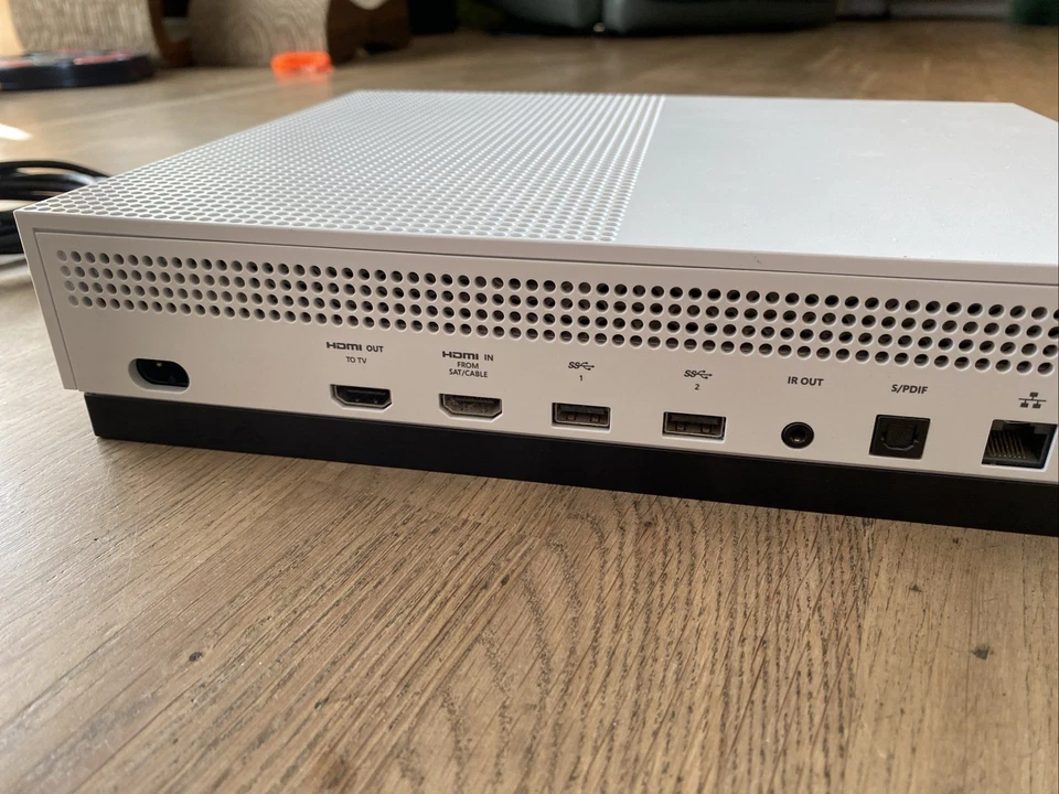 Microsoft Xbox One S, Foto 3 von 5