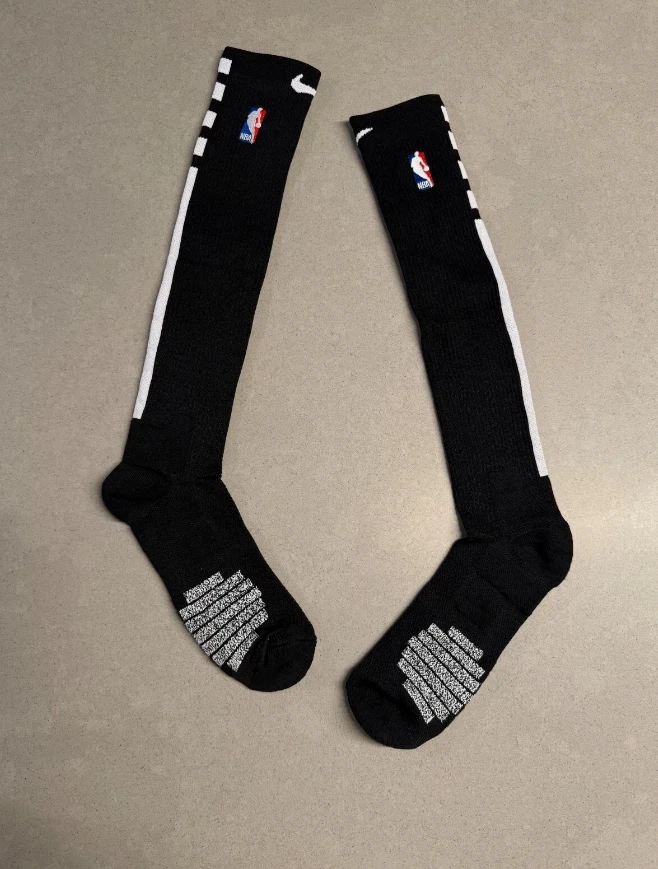 1 Black 1 White Total 2 Pack Nike NBA Elite Socks - Knee Highs - Image 2 of 4