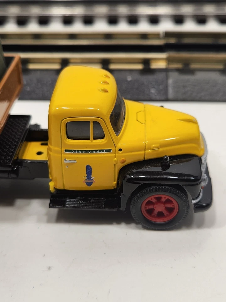 CORGI CLASSICS LIMITED ED RICHFIELD DIAMOND T620 SEMI FLATBED CANVAS DRUMS 1:50 - Image 4 of 4