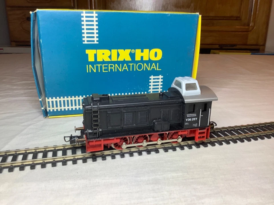 Trix H0 2 Rail DC 2464 DB 0-6-0 BR V36 Diesel Locomotive V36 257 - Image 2 of 4