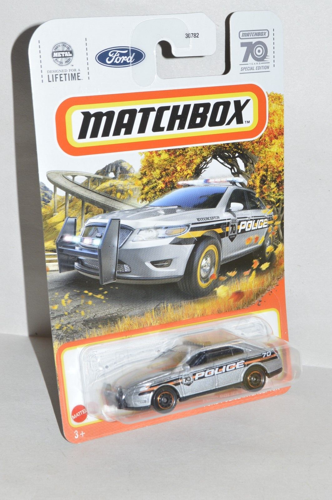 die cast Matchbox 23/100 Ford Crown Victoria Police Interceptor 911 responder