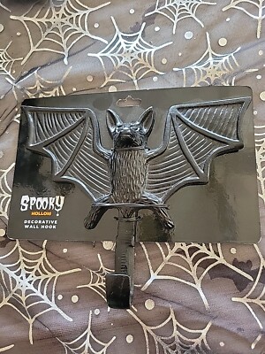 Halloween Spooky Hollow Gothic Black Vampire Bat Metal Decorative Wall Hook