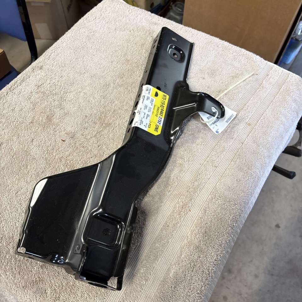 GM 84622752. Passenger Side Headlamp Bracket. 20-24 Sierra,Silverado ...