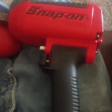 Snap-on MG1250 Pistol Grip Air Impact Wrench 1/2 in Inlet 90 psi Red