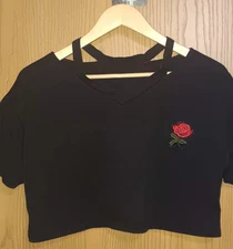 Shein Women's Crop Top Short Sleeve Shirt Size Medium 6 Black Embroidered Rose