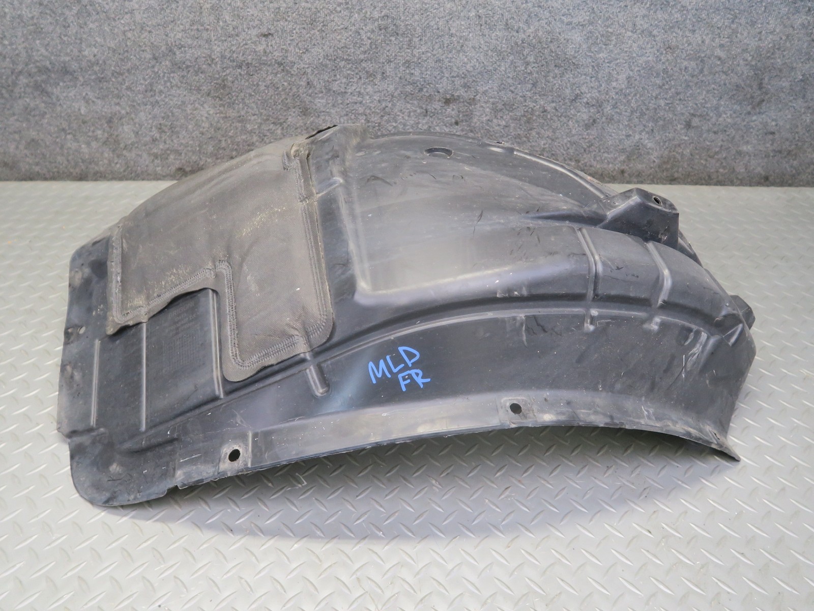 2017-2020 MASERATI LEVANTE M161 FRONT RIGHT FENDER LINER SPLASH SHIELD GUARD SET