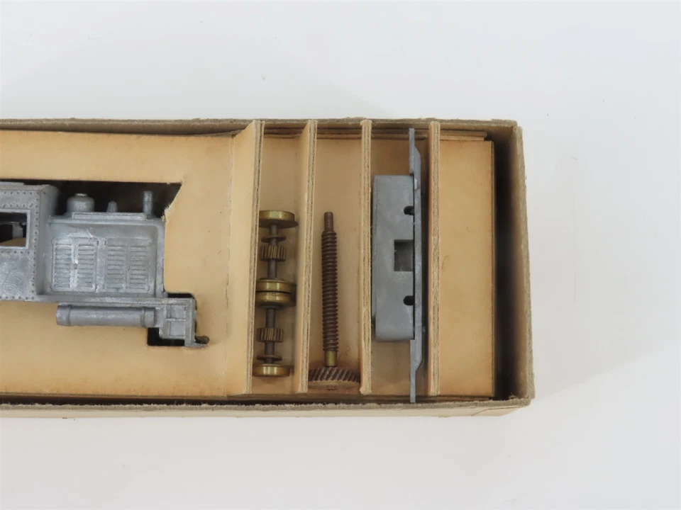 HO Scale The Penn Line D-2 Undecorated Midget Switcher Diesel Locomotive Kit - Image 4 of 4