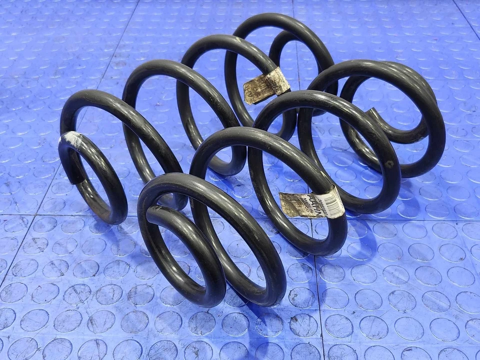 Juego de dos muelles helicoidales de suspensión trasera Chevy Tahoe Suburban 15-20 20985932 Foto 2 de 4