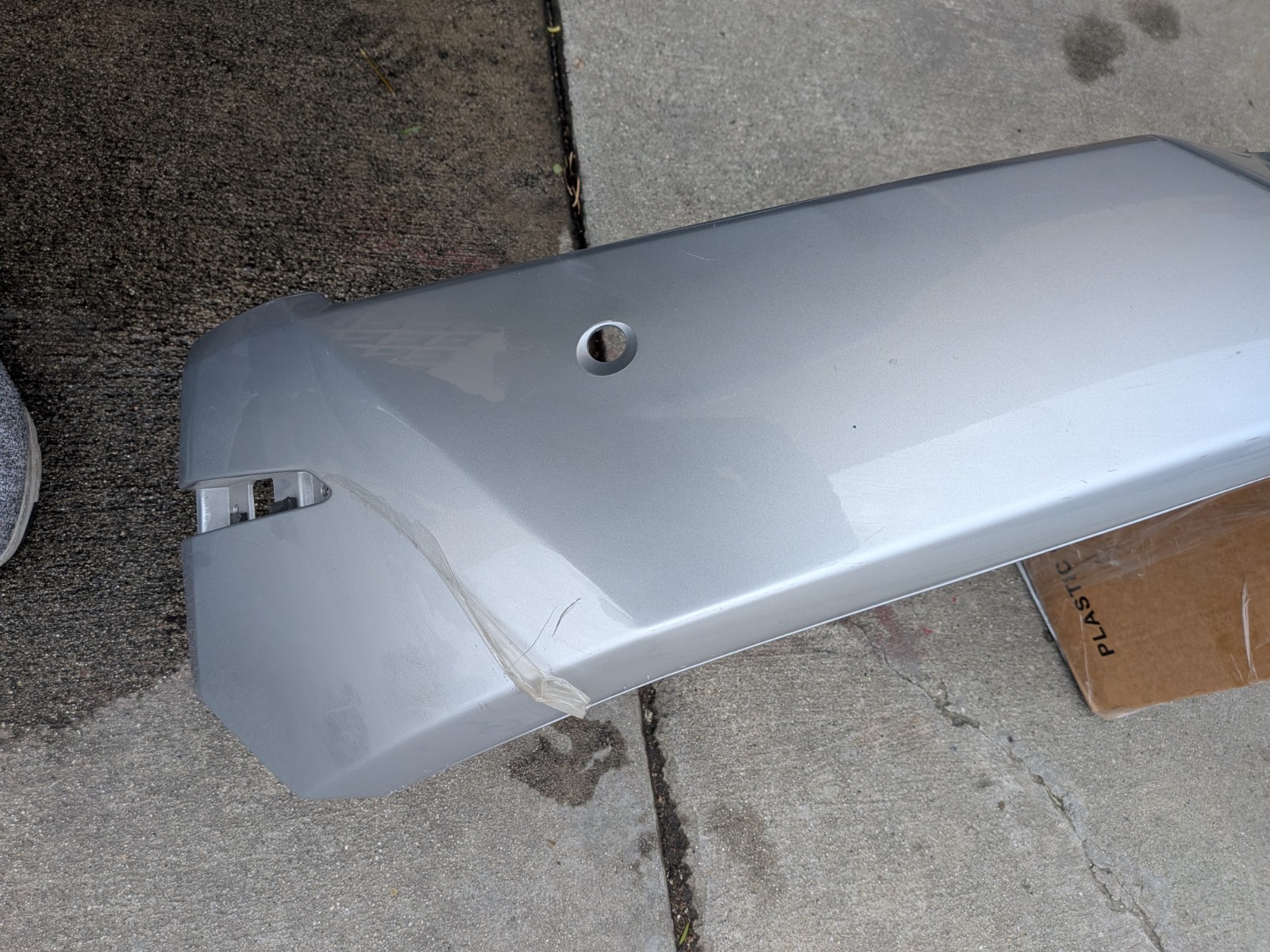 LAMBORGHINI HURACAN LP610 REAR BUMPER OEM 4T0807301  UPPER NON-DAMAGED