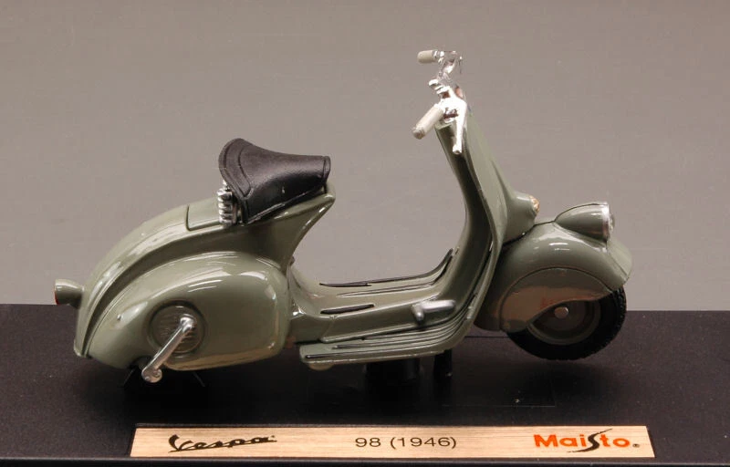 MODELLINO MOTO STATICO MAISTO PIAGGIO VESPA 98 1946 GRIGIO MODELLISMO SCALA 1/18 - Immagine 3 di 4