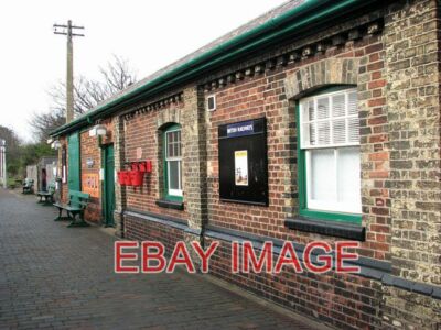FOTO SHERINGHAM - DER ALTE BAHNHOF DREI FEUEREIMER ZU SEHEN HANGI