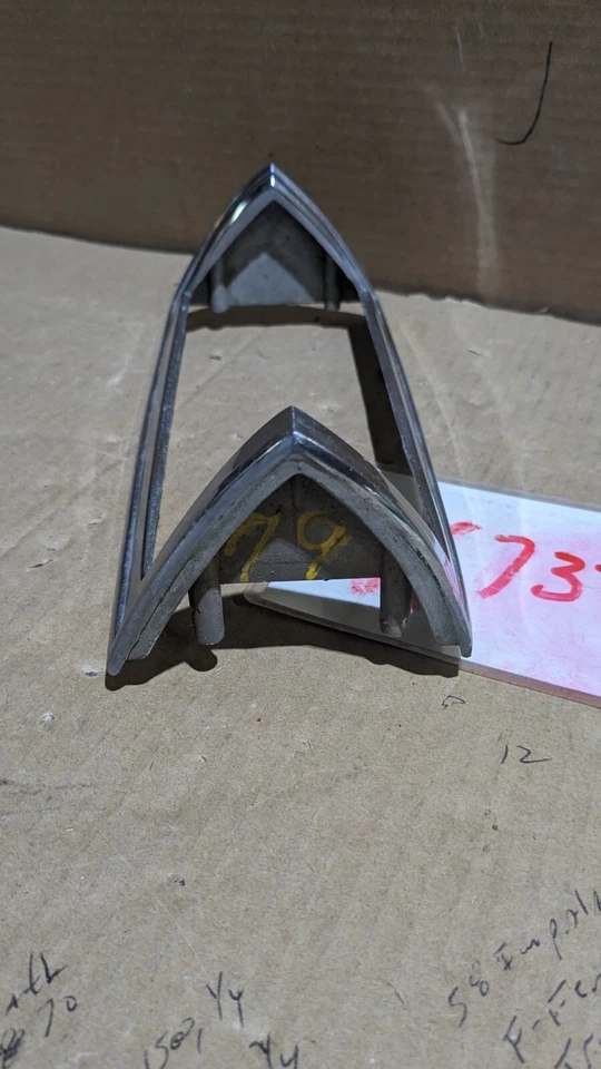 1979 FORD THUNDERBIRD ORIGINAL FRONT RH TURN SIGNAL BEZEL TRIM - Image 3 of 4