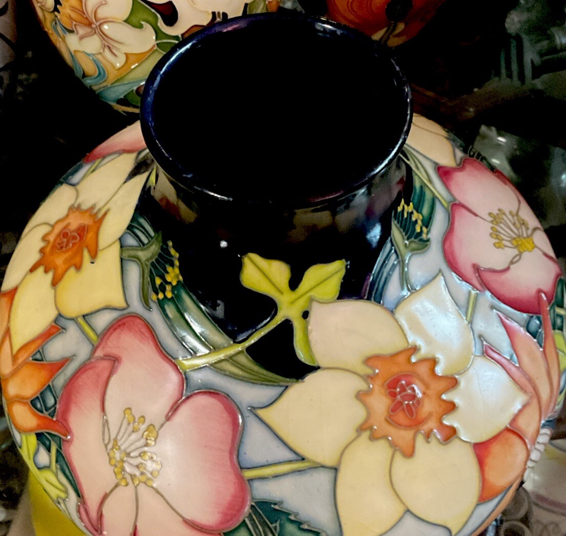 Moorcroft Golden Jubilee Queen Elizabeth 11 Vase 32/8 Emma Bossons