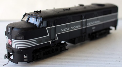 HO Life-Like New York Central FA2 Diesel Locomotive RD#1044 Item No. 8362 in Box