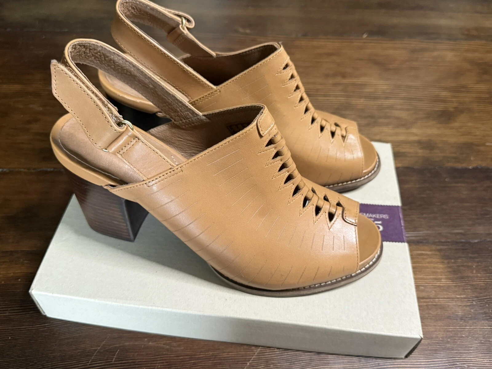 Sandali Clarks Briatta Key in pelle marrone chiaro 9 nuovi