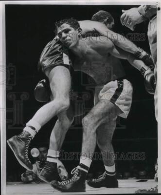 1958 Press Photo Boxers Paolo Rosi & Johnny Russo During Bout at Madison Square