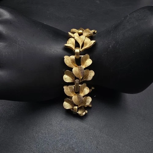 Crown Trifari Gold Tone Gingko Leaf Bracelet Vintage Costume Jewelry