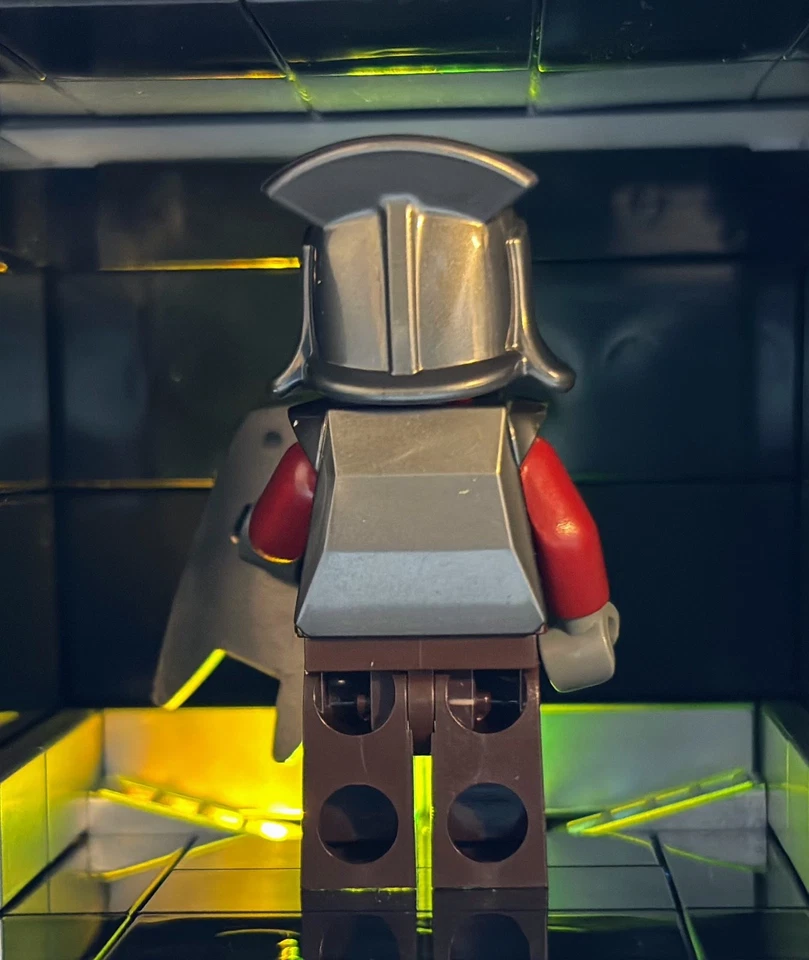 Official LEGO Uruk-hai Warrior (With shield) The Lord of the Rings lor022 - Image 3 of 4