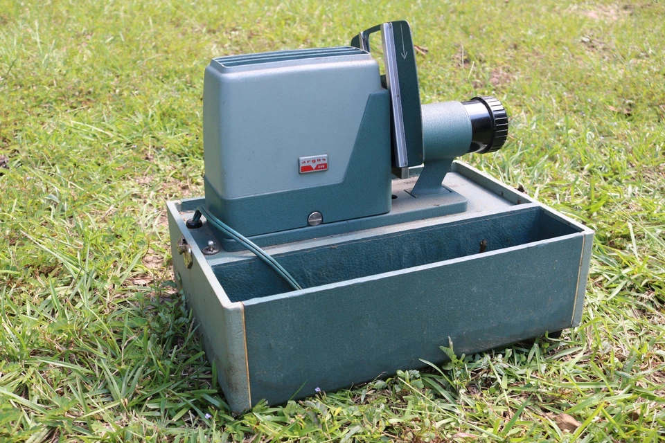 Proyector deslizante Argus vintage de 300 vatios con estuche Foto 2 de 4