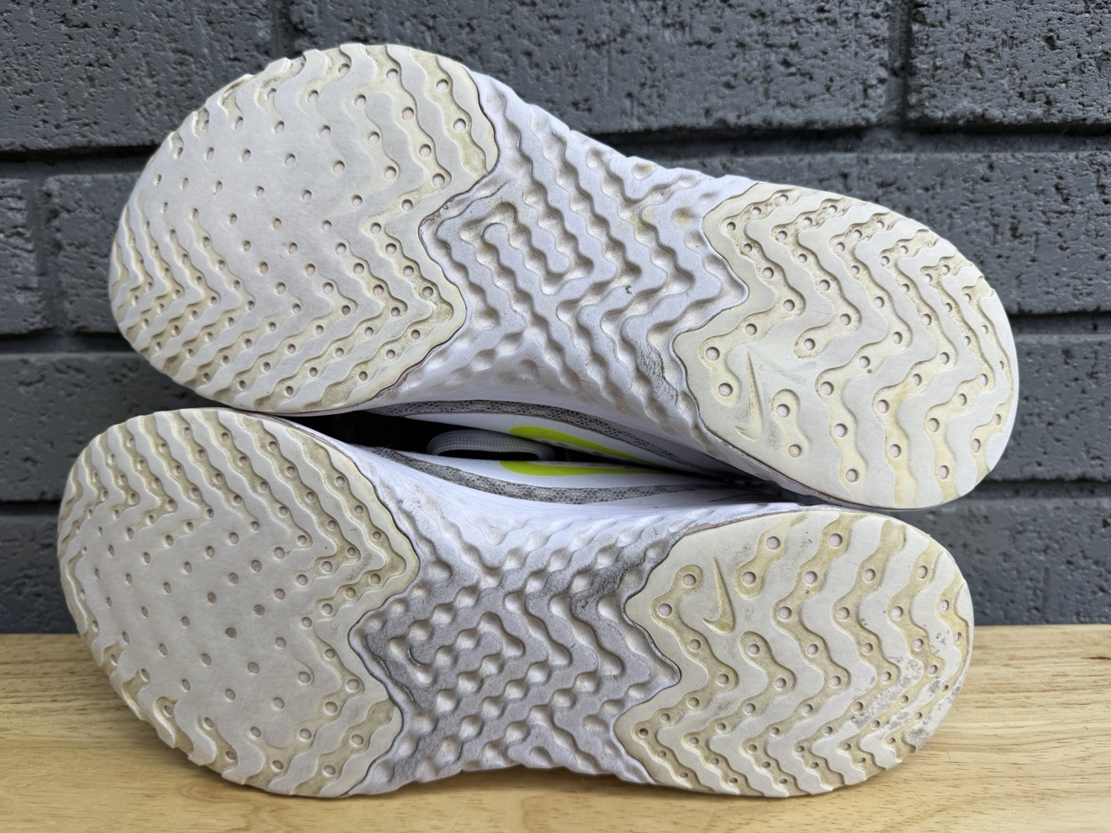 NIKE LEGEND REACT Gray White Running Athletic Sho… - image 6