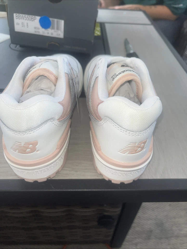 New Balance 550 BBW550BD Unisex W8/M6.5 Sneakers White/Bubblegum Pink 5.5 - Image 3 of 4